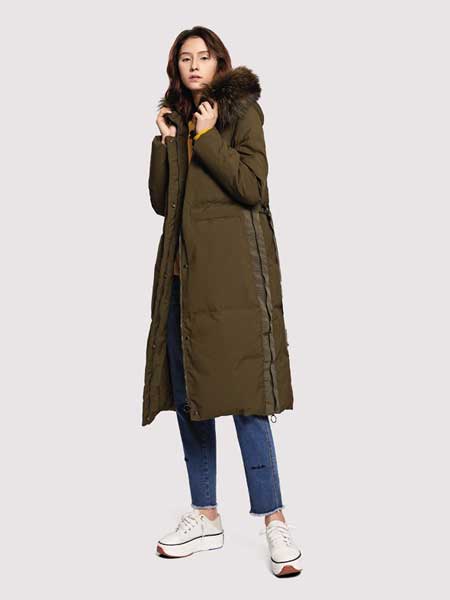 娅铂·周末女装品牌2020秋冬新款纯色大毛领羽绒大衣