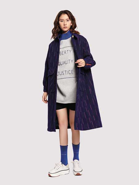 娅铂·周末女装品牌2020秋冬新款纯色大毛领羽绒大衣