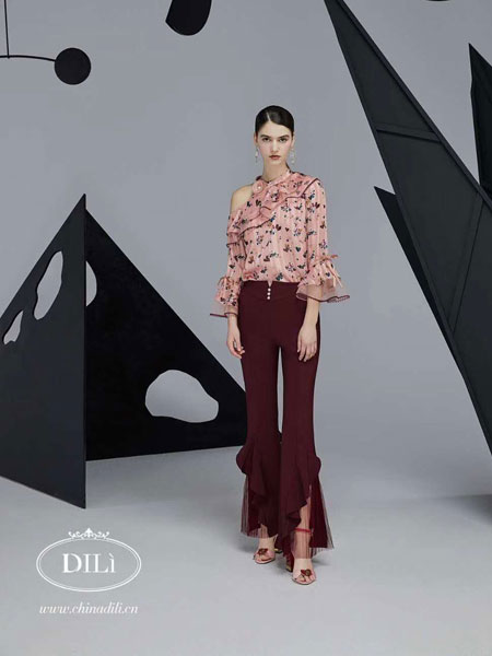 迪骊DILI女装品牌2020春夏新款纯色绣花缕空气质上衣