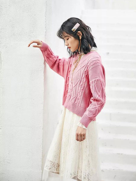 MIYU女装品牌2020春夏粉色长袖毛衣