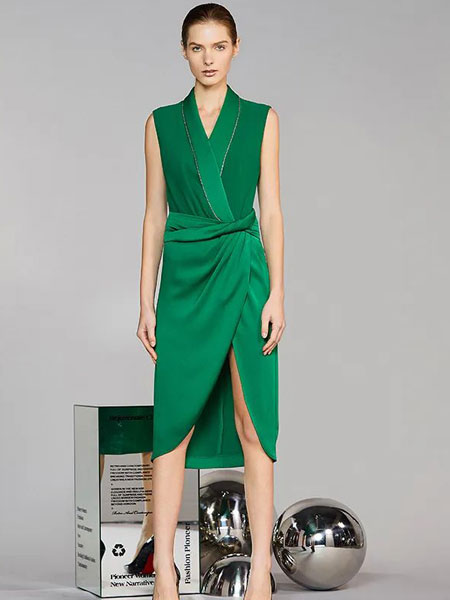 维斯提诺女装品牌2020春夏新款显气质纯色开叉连衣裙