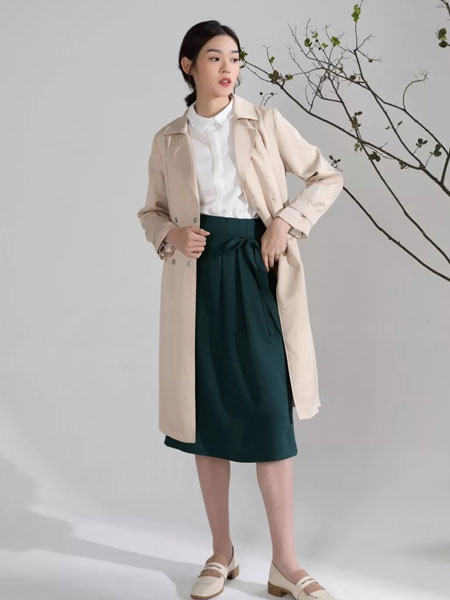 MOKOO女装品牌2020春夏新款纯色翻领长款大衣