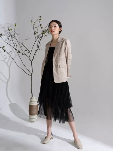 MOKOO女装品牌2020春夏新款纯色气质外套