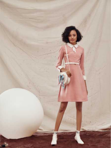 雅美瑞女装品牌2020春夏新款粉色连衣裙