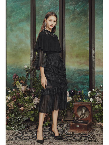 保时霓女装品牌2020春夏新款黑色蕾丝连衣裙