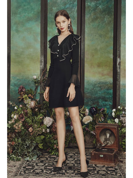 保时霓女装品牌2020春夏新款黑色V领蕾丝连衣裙