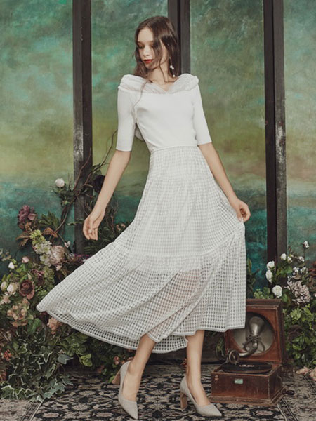 保时霓女装品牌2020春夏新款白色长袖连衣裙