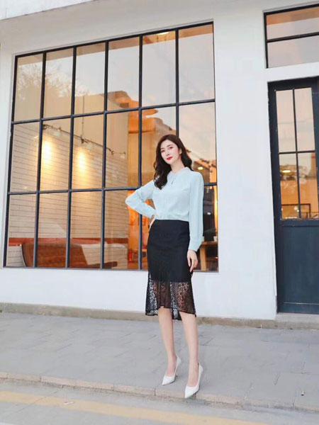 臣枫女装品牌2020春夏新款纯色蕾丝缕空性感短裙