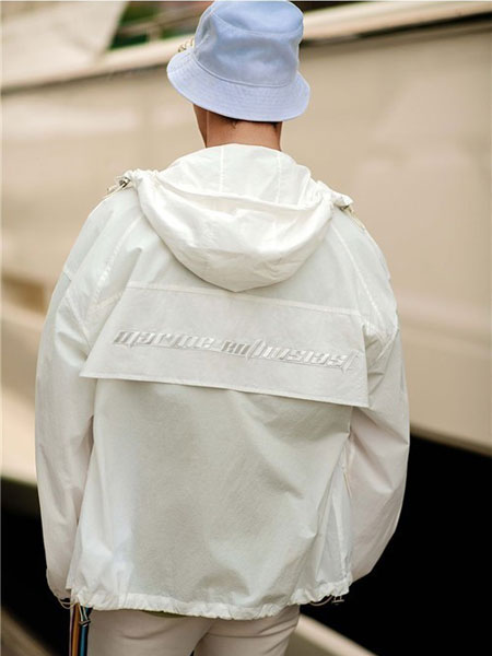 赫基男装品牌2020春夏新款纯色印字个性带帽外套