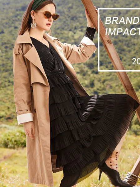 YANGER女装品牌2020春夏新款纯色翻领显气质大衣