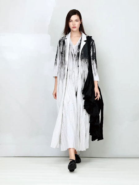ZAIN形上女装品牌2020春夏新款纯色涂鸦风格个性连衣裙