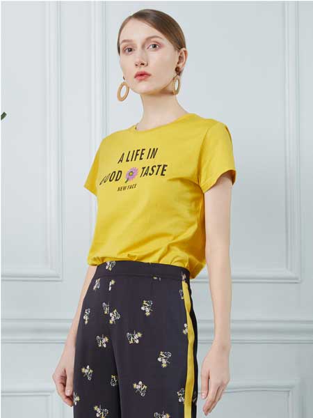 欧碧倩女装品牌2020春夏新款棉质简洁字母T恤女宽松短袖上衣