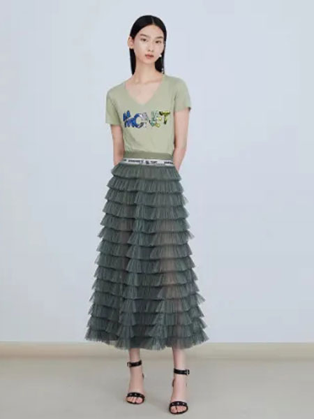 荷比俪女装品牌2020春夏新款纯色气质蛋糕裙