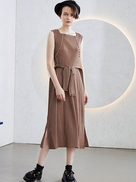 BIBILEE女装品牌2020春夏新款纯色气质无袖连衣裙