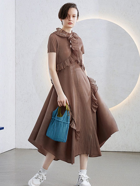 BIBILEE女装品牌2020春夏新款纯色不规则气质连衣裙