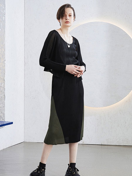 BIBILEE女装品牌2020春夏新款纯色气质连衣裙