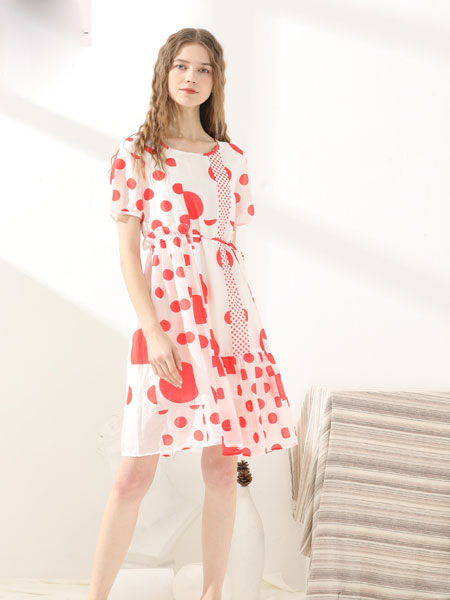 布伦圣丝女装品牌2020春夏新款纯色波点气质连衣裙