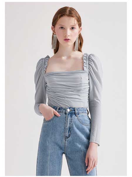 糖力潮品(TAMMYTANGS)女装品牌2020春夏新品雾霾蓝方领修身抽褶长袖针织T恤上衣