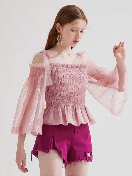 糖力潮品(TAMMYTANGS)女装品牌2020春夏新款灰粉色仙气网纱绑带短款一字肩上衣