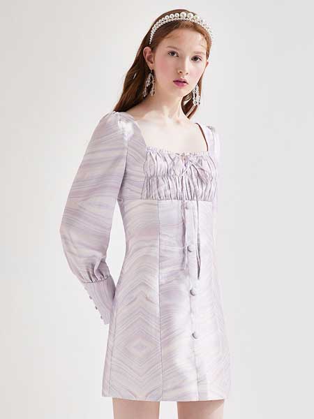糖力潮品(TAMMYTANGS)女装品牌2020春夏新款修身打揽方领定制印花长袖连衣裙