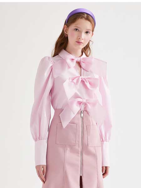 糖力潮品(TAMMYTANGS)女装品牌2020春夏新品粉色泡泡长袖V领蝴蝶结上衣衬衫