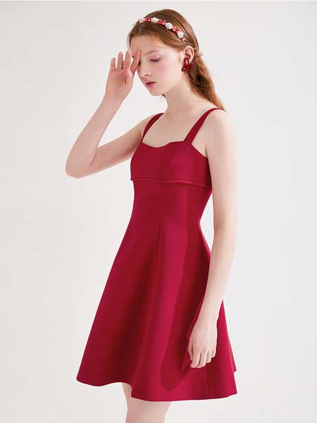糖力潮品(TAMMYTANGS)女装品牌2020春夏新款红色小礼服裙收腰修身吊带连衣裙