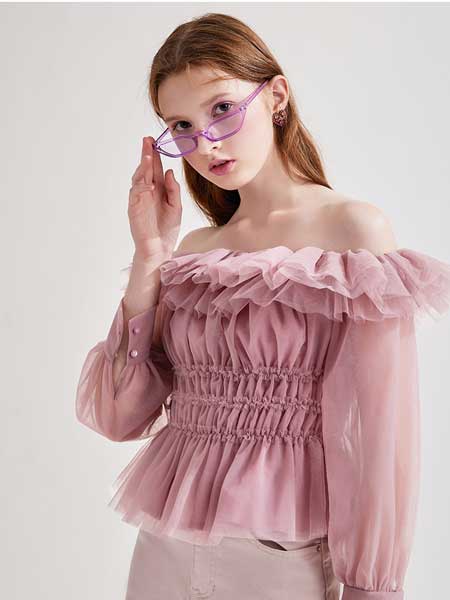 糖力潮品(TAMMYTANGS)女装品牌2020春夏新品荷叶边一字肩网纱长袖上衣雪纺