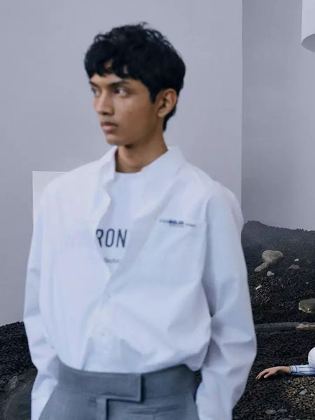 ONEMORE男装品牌2020春夏新款纯色纽扣衬衫
