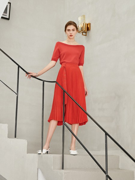 茜可可女装品牌2020春夏露肩红色连衣裙