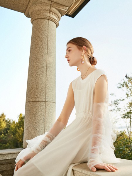 茜可可女装品牌2020春夏无袖白色连衣裙