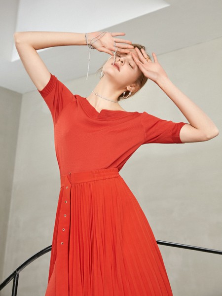 茜可可女装品牌2020春夏红色连衣裙