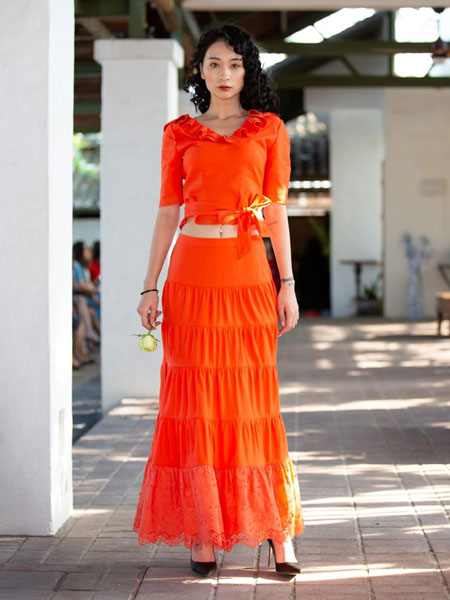 香莎女装品牌2020春夏红橙色华丽连衣裙