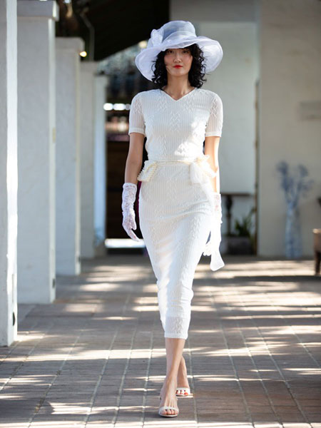 香莎女装品牌2020春夏白色紧身优雅连衣裙