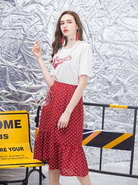 新佳娜女装品牌2020春夏波点红色半身裙