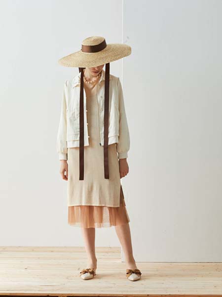 素氪女装品牌2020春夏白色短款外套