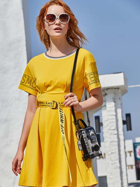 戈蔓婷女装品牌2020春夏皮带黄色连衣裙