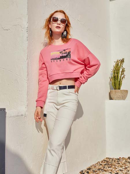 戈蔓婷女装品牌2020春夏短款粉色T恤