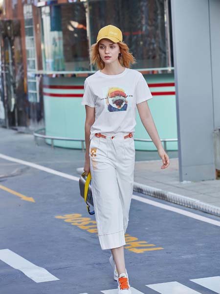 戈蔓婷女装品牌2020春夏白T恤七分裤白色