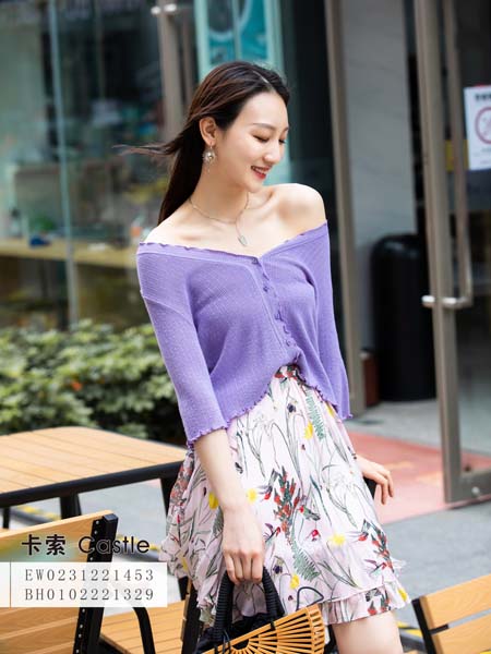 卡索女装品牌2020春夏露肩紫色T恤