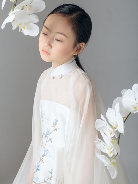 贝的屋童装品牌2020春夏古韵网纱白色连衣裙绣花