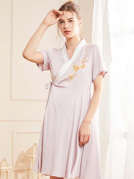 桃花季女装品牌2020春夏浅粉色舒适休闲潮丝汉元素女士开衫单件睡袍