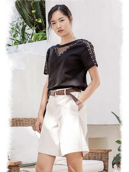 弗蔻Fu Kou女装品牌2020春夏V领黑纱T恤白色短裤