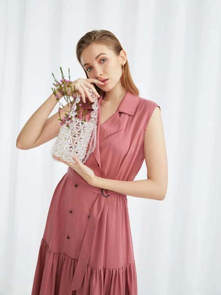 F.SHINE女装品牌2020春夏V领紫粉色连衣裙