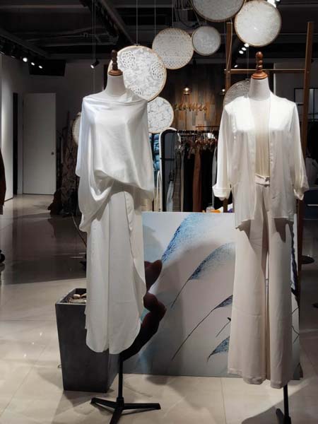 语悟女装品牌2020春夏白色衬衫外套同款连衣裙