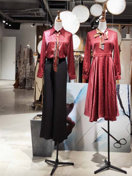 语悟女装品牌2020春夏红色领结衬衫同款连衣裙