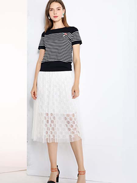 雅意娜菲女装品牌2020春夏白色条纹T恤