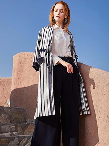 施洛琳女装品牌2020春夏长款黑白条纹外套薄款