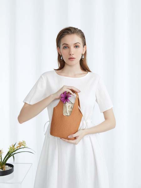 F.SHINE女装品牌2020春夏白色收腰纯色连衣裙