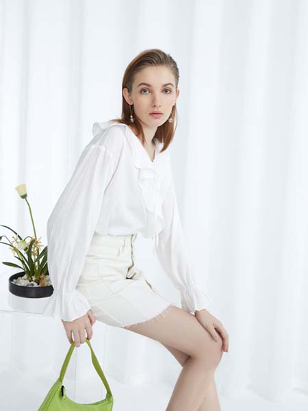 F.SHINE女装品牌2020春夏白色雪纺衫白色短裤