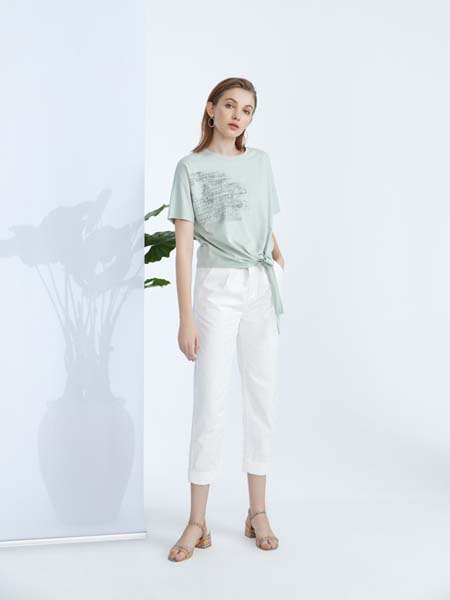 F.SHINE女装品牌2020春夏浅绿色T恤白色九分裤